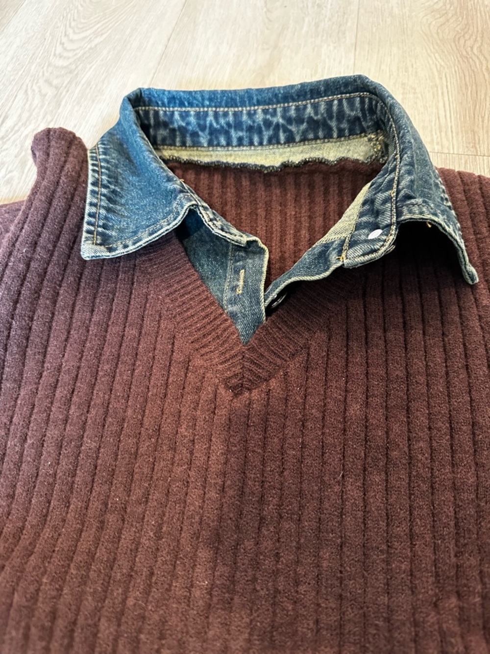 Commense Women's V-Neck Ribbed Sweater in Deep Brown L - Picture 4 of 9
